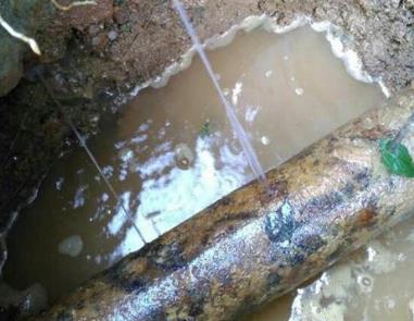 德清楼顶渗水维修公司分享下地暖漏水的原因及检测方法。